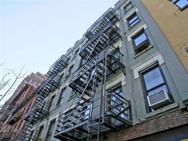 237-239 Ninth Avenue: Windows
