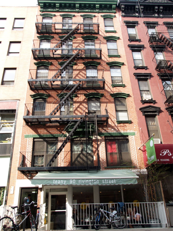 90 Rivington: Exterior