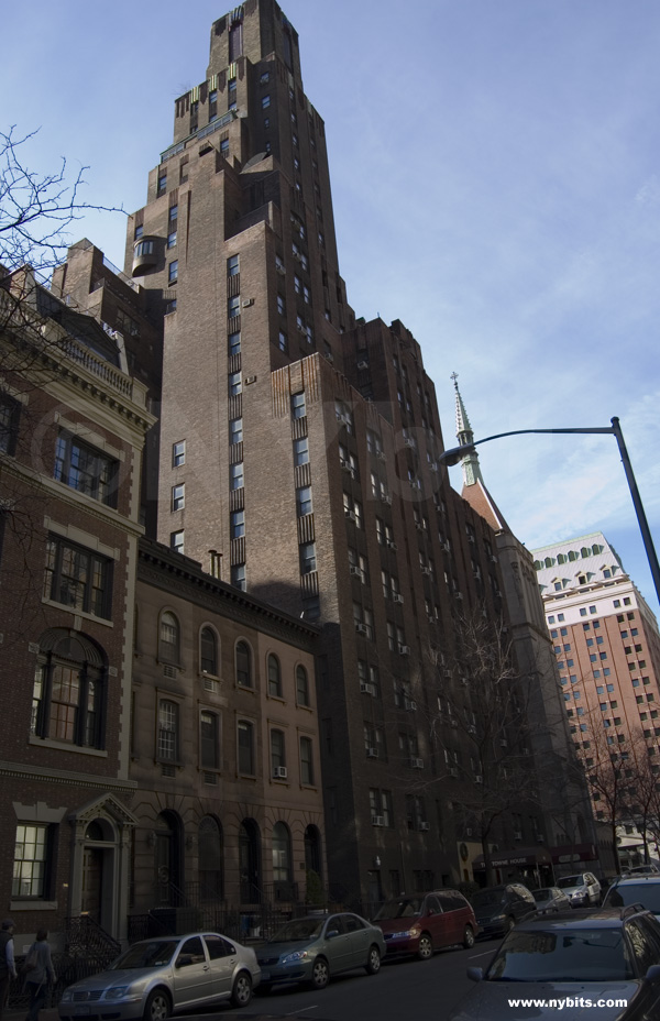 Towne House: View from up close