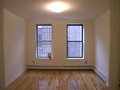 950 Columbus Avenue: Living room