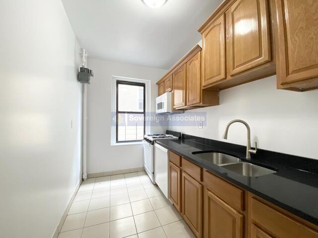 1-Bedroom at 165 Pinehurst Avenue
