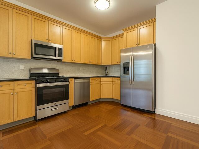 4-Bedroom at The Westbourne : 611 West 137th