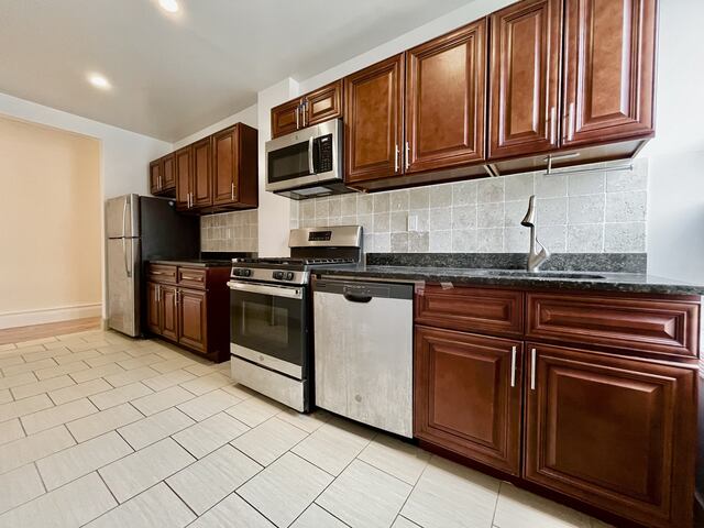 2-Bedroom at 935 Saint Nicholas Avenue