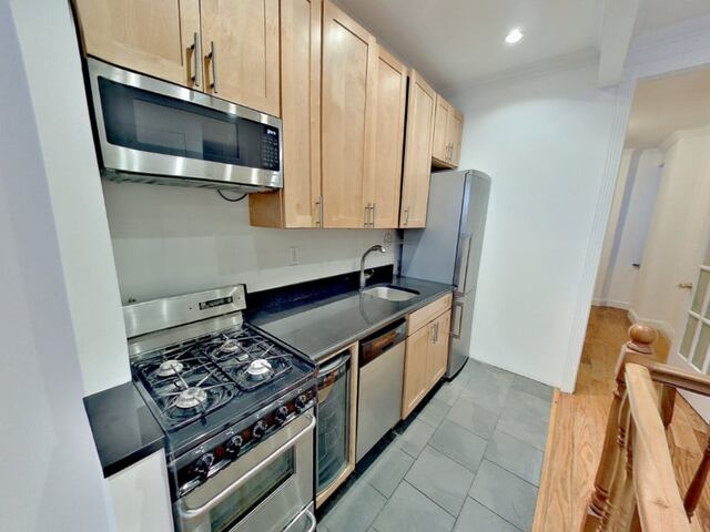 6-Bedroom at 338 East 100th Street