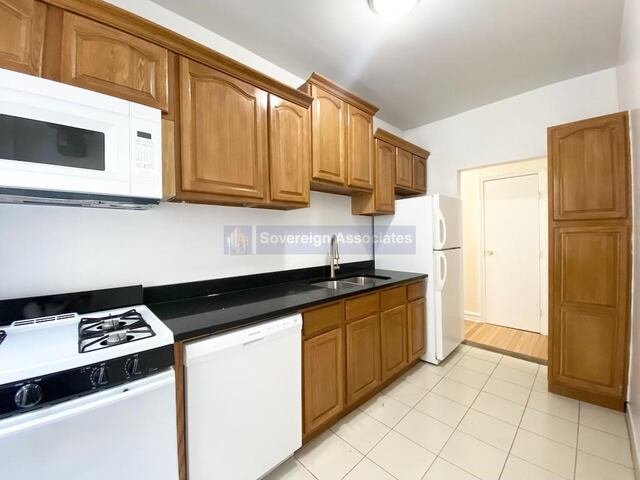 1-Bedroom at 165 Pinehurst Avenue