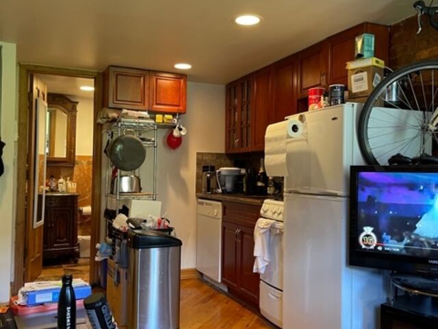 Studio at 126 East 7th Street