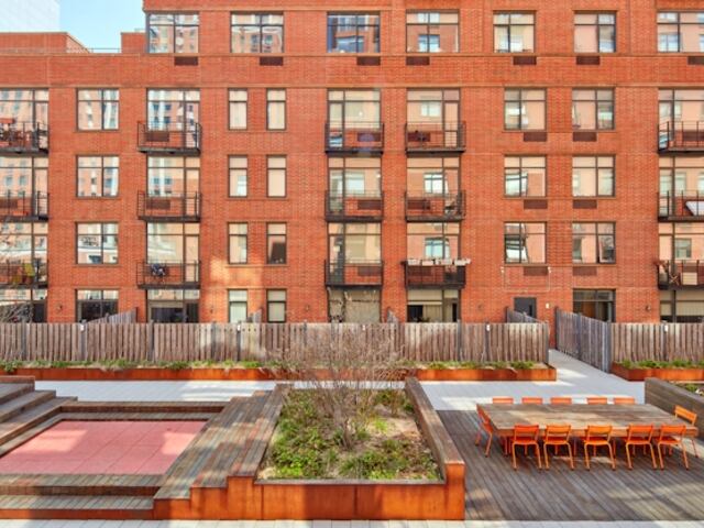 Studio at Court House Apartments