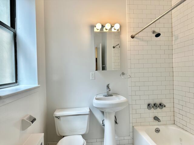 Studio at 951 Amsterdam Avenue