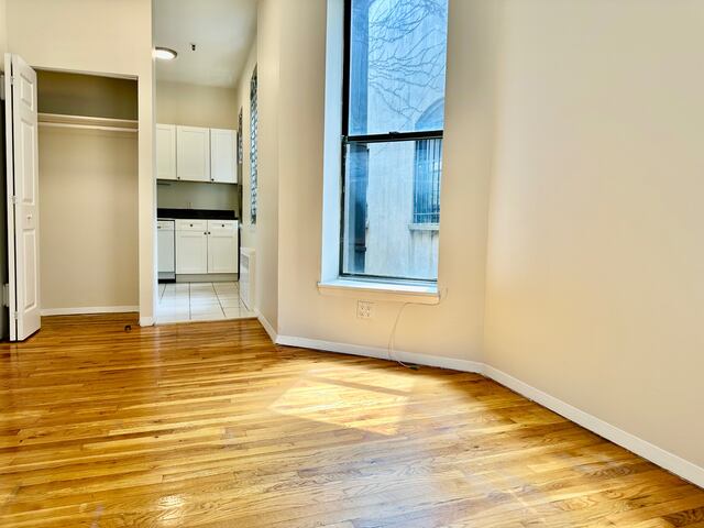 Studio at 951 Amsterdam Avenue