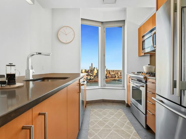 2-Bedroom at New York by Gehry