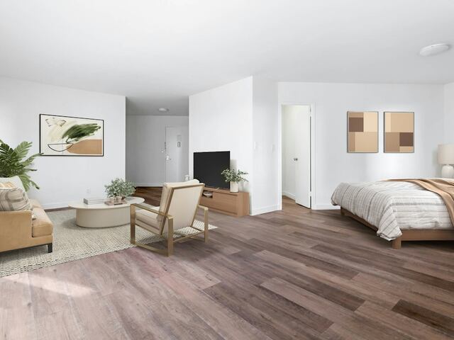 Studio at Parker Towers: 104-40 Queens Blvd