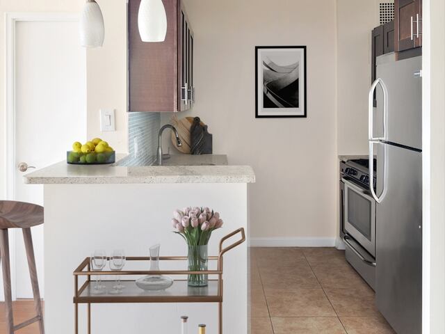 Studio at Parker Towers: 104-20 Queens Blvd