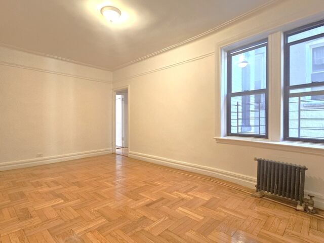 1-Bedroom at 165 Pinehurst Avenue