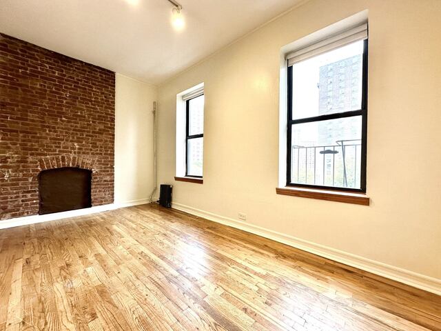1-Bedroom at 3133 Broadway