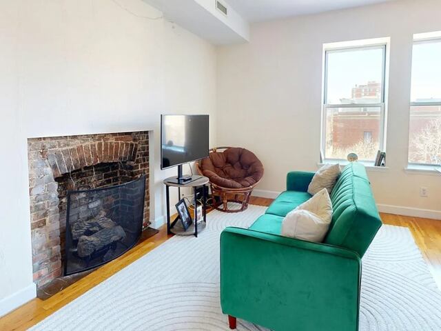 2-Bedroom at 2099 Fifth Avenue