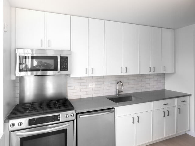 2-Bedroom at Murray Hill Manor