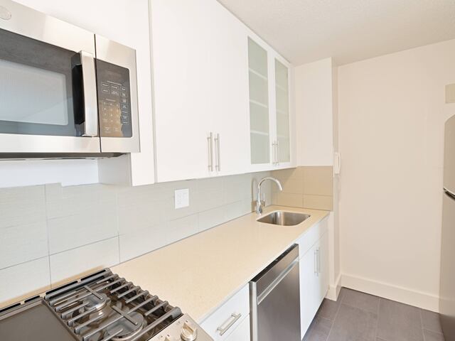 4-Bedroom at Kips Bay Court : 460 Second Ave
