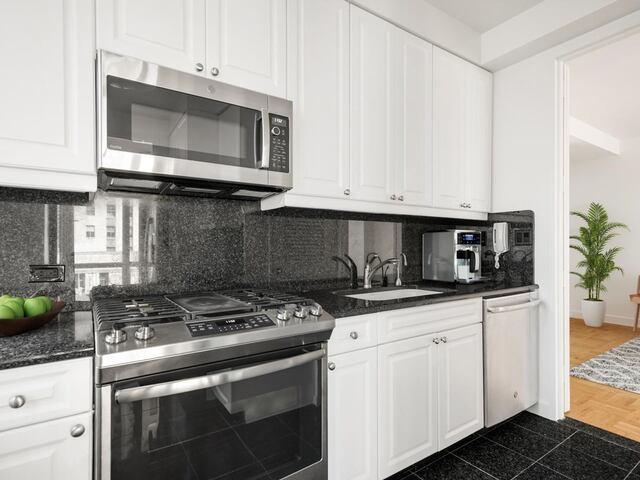 1-Bedroom at Barclay Tower