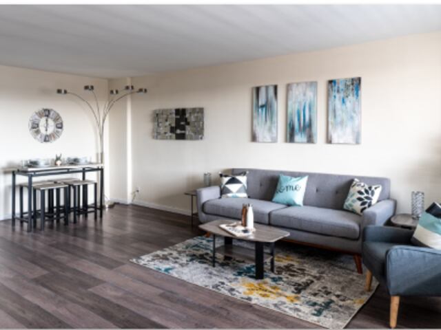 Studio at Parker Towers: 104-20 Queens Blvd