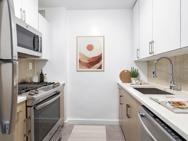 Studio at Parker Towers: 104-20 Queens Blvd