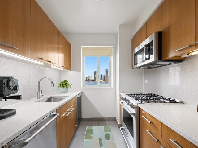 2-Bedroom at Peter Cooper Village: 601 East 20th