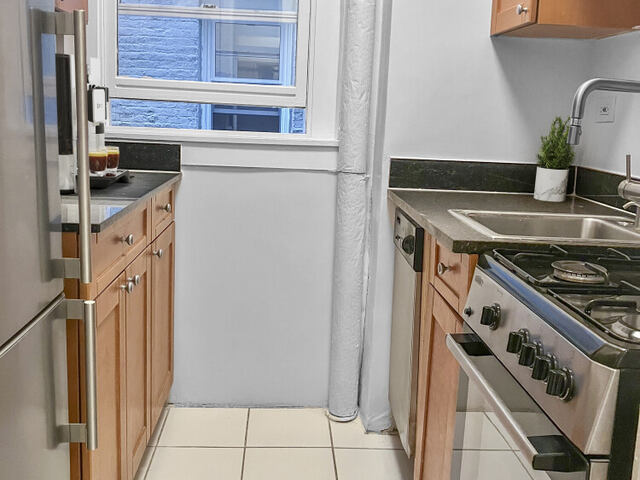 2-Bedroom at Manhattan East: 219 East 66th