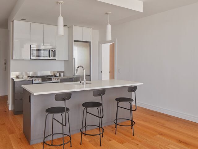 2-Bedroom at 300 Ashland Place