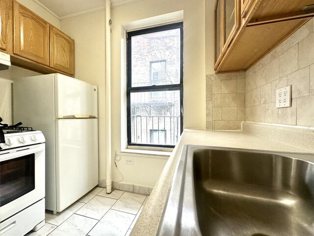 1-Bedroom at 3135 Broadway