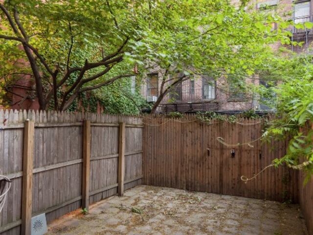 4-Bedroom at 450 West 50th Street