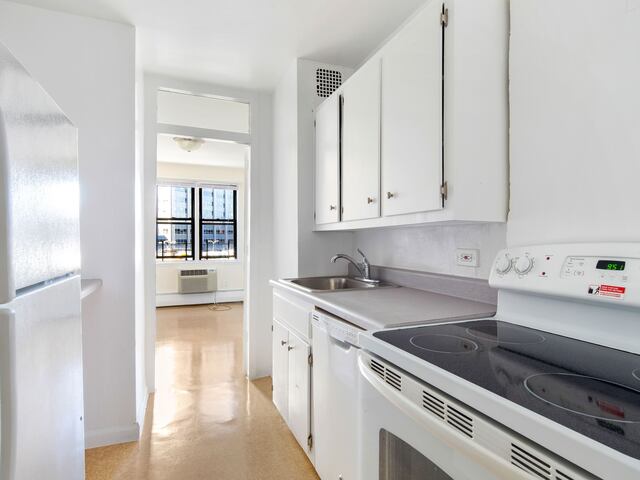 3-Bedroom at LeFrak City: Wellington