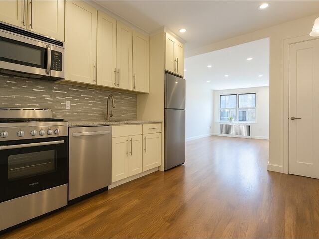 4-Bedroom at 4300 Broadway
