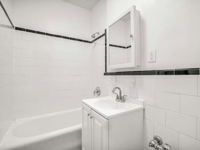 Studio at 140 Waverly Place