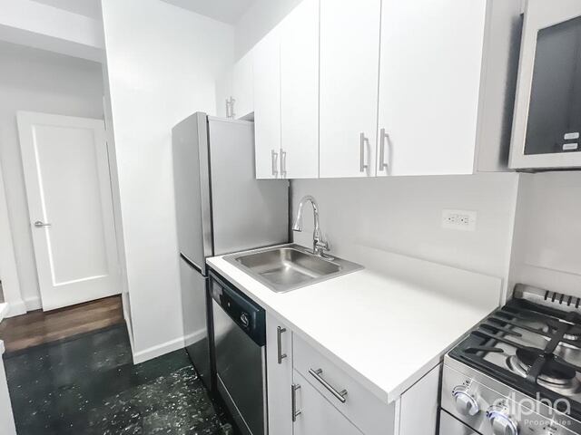 Studio at 20 Fifth Avenue