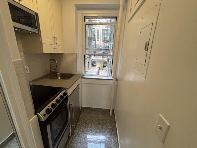 Studio at Manhattan East: 221 East 66th