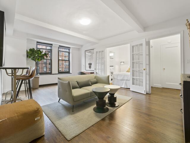 Studio at London Terrace Gardens: 445 West 23rd