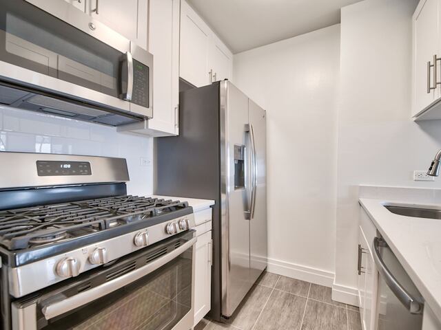 Studio at Normandie Court: 225 East 95th