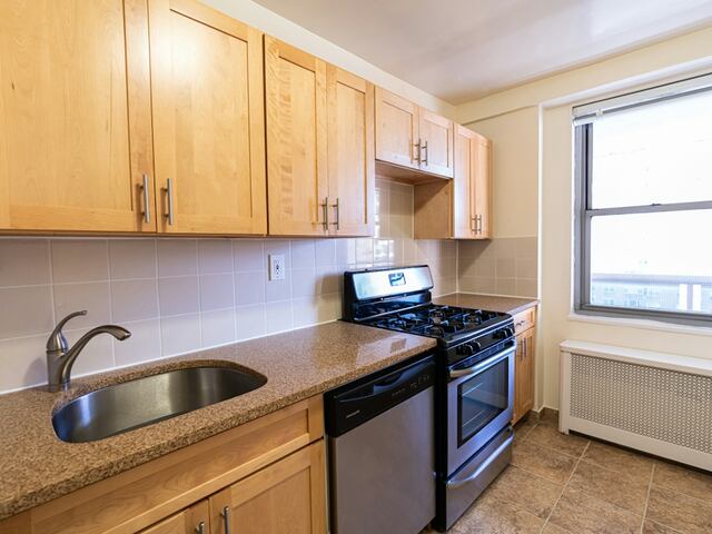 4-Bedroom at Parker Towers: 104-40 Queens Blvd