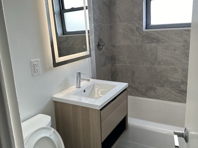 Studio at Parker Towers: 104-60 Queens Blvd