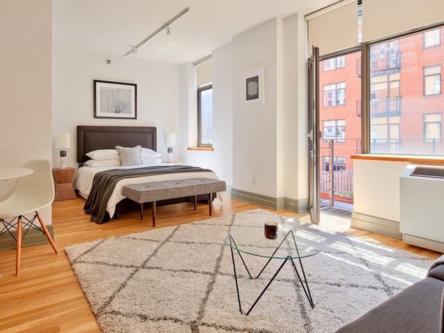 Studio at Court House Apartments