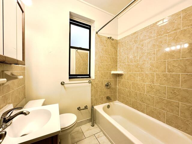 1-Bedroom at 3133 Broadway