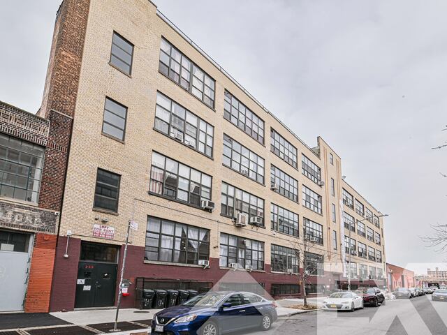 Loft at 255 McKibbin Street