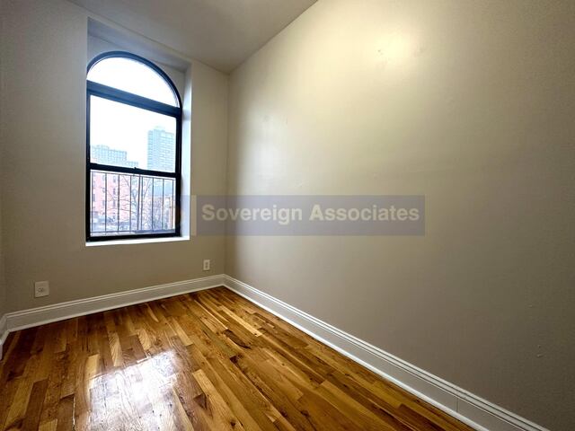 2-Bedroom at 386 Manhattan Avenue