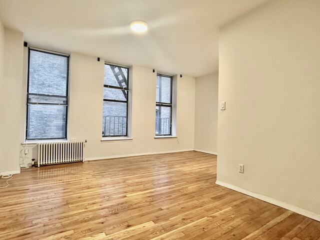 Studio at 953 Amsterdam Avenue