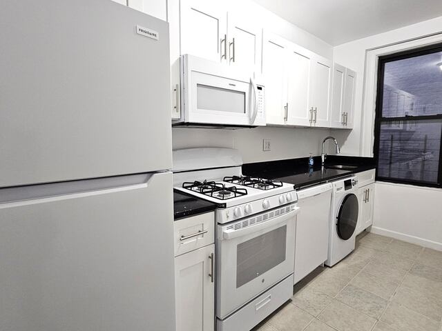 2-Bedroom at 400 Fort Washington Avenue