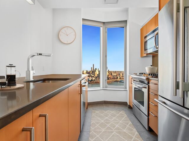 2-Bedroom at New York by Gehry