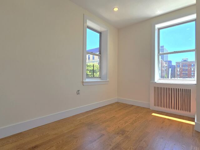 4-Bedroom at 4300 Broadway