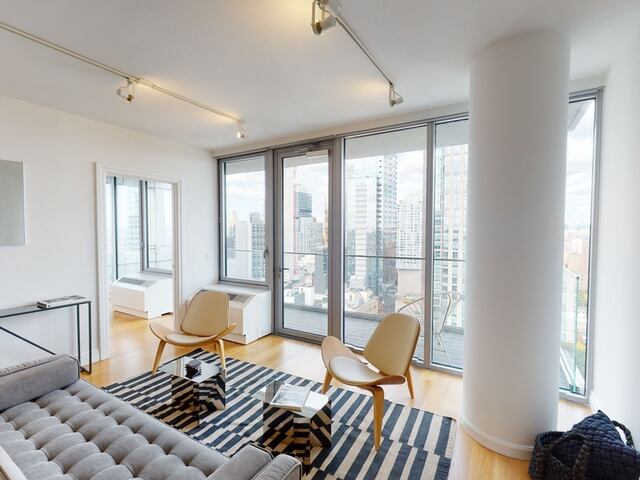 2-Bedroom at 300 Ashland Place