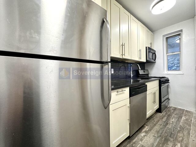 1-Bedroom at 4300 Broadway