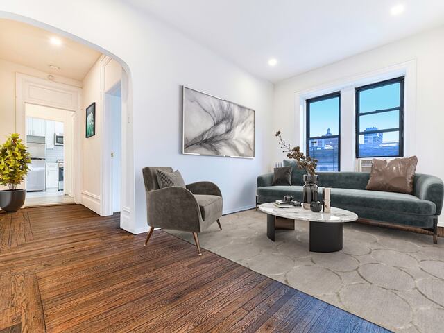 4-Bedroom at 3139 Broadway