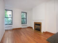 34 E 22 : Living Room